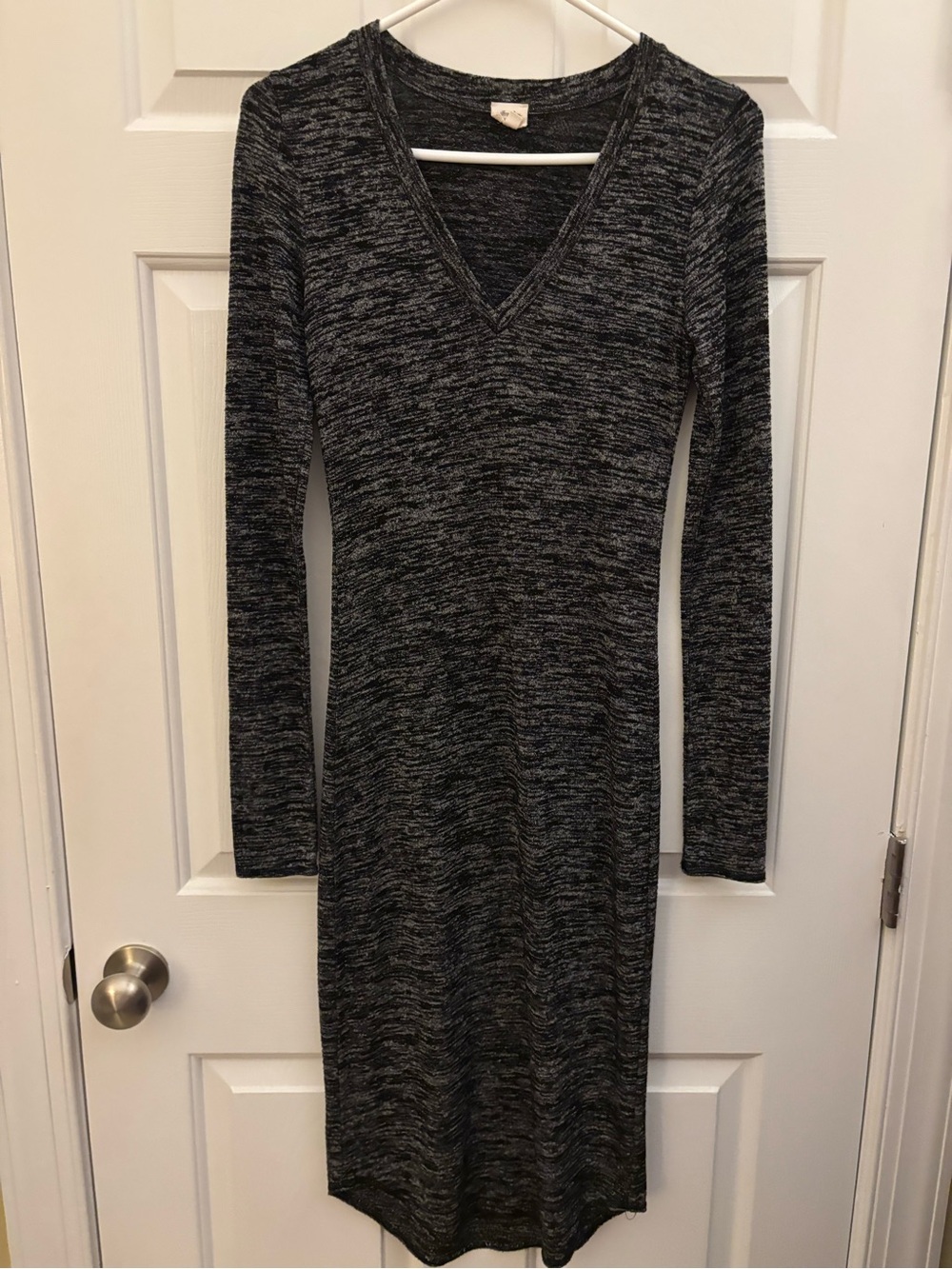 Wilfred Aritzia Heathered Black and Gray V-Neck Long Sleeve Dress